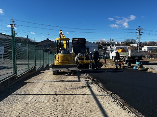 【瀬 戸 市】　駐車場の舗装工事