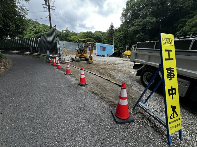 【瀬 戸 市】　車両乗入の為の県道承認工事